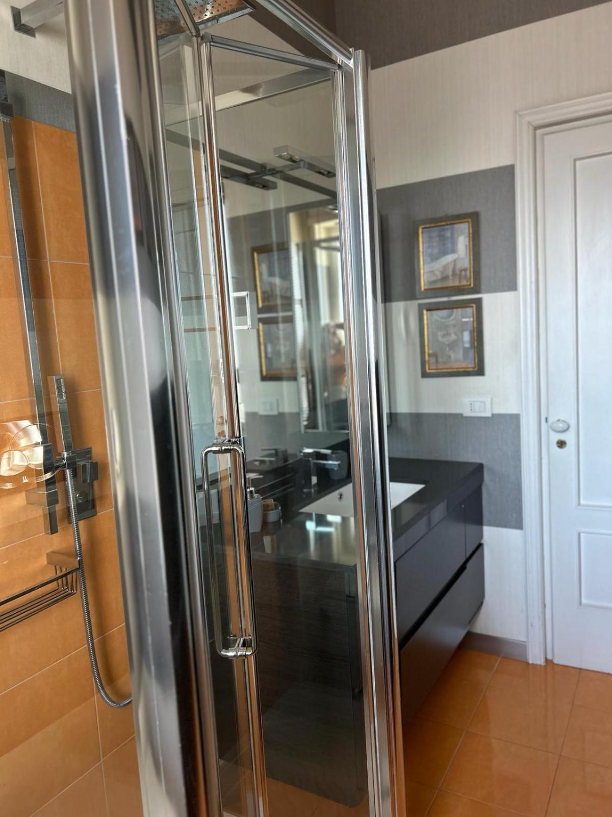 Front Beach Apartment - 3 Bedrooms Bari Buitenkant foto