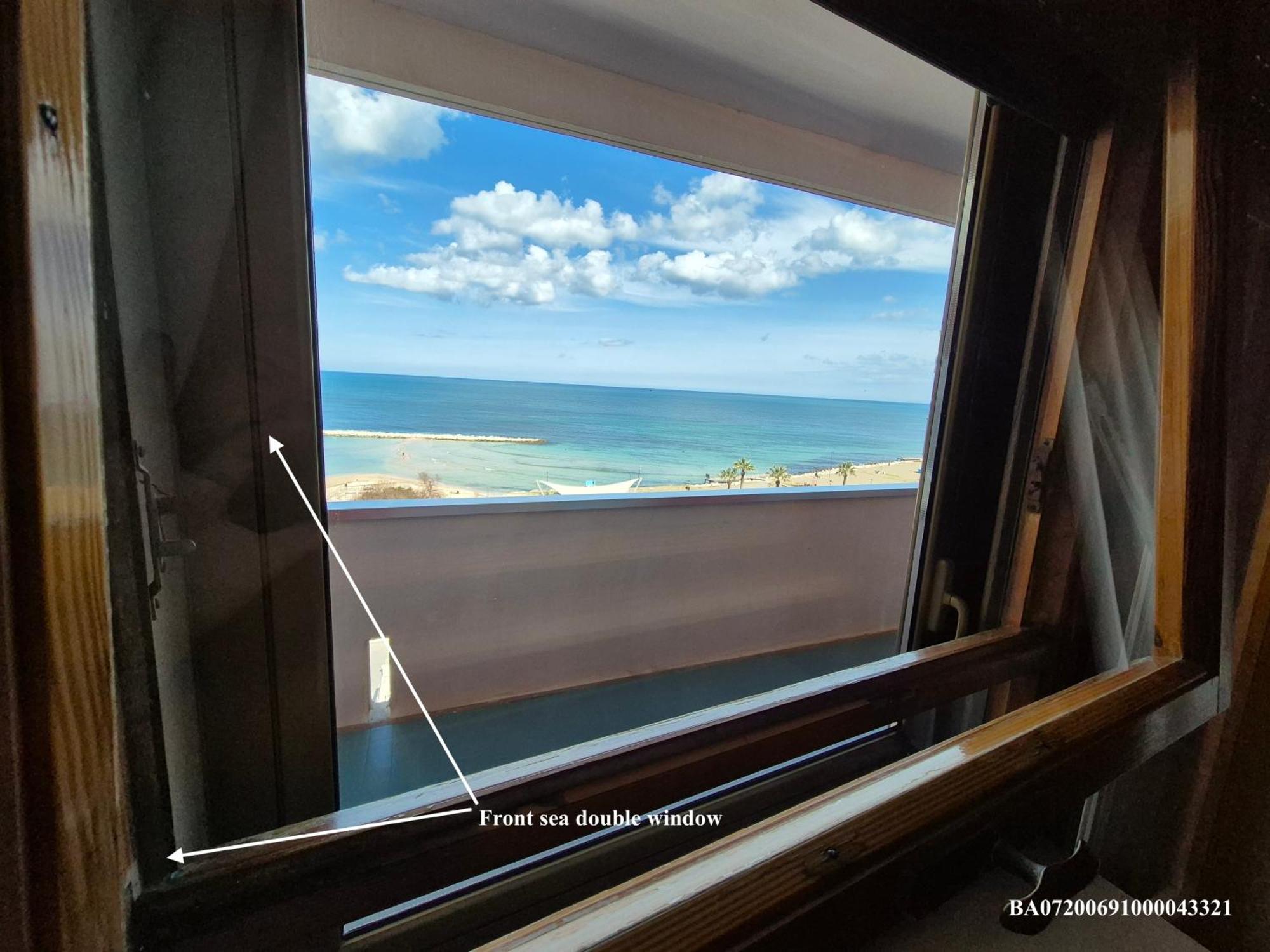 Front Beach Apartment - 3 Bedrooms Bari Buitenkant foto