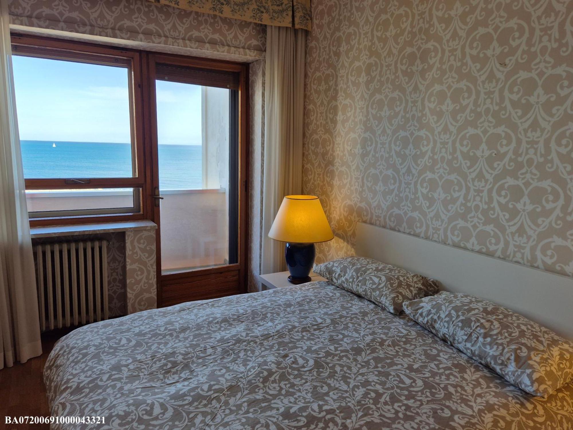 Front Beach Apartment - 3 Bedrooms Bari Buitenkant foto
