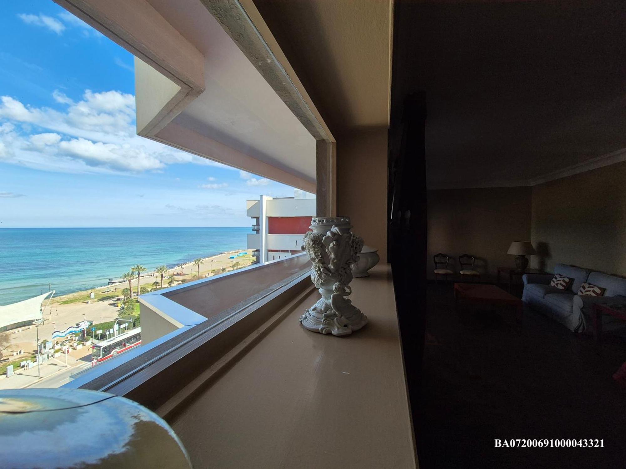 Front Beach Apartment - 3 Bedrooms Bari Buitenkant foto