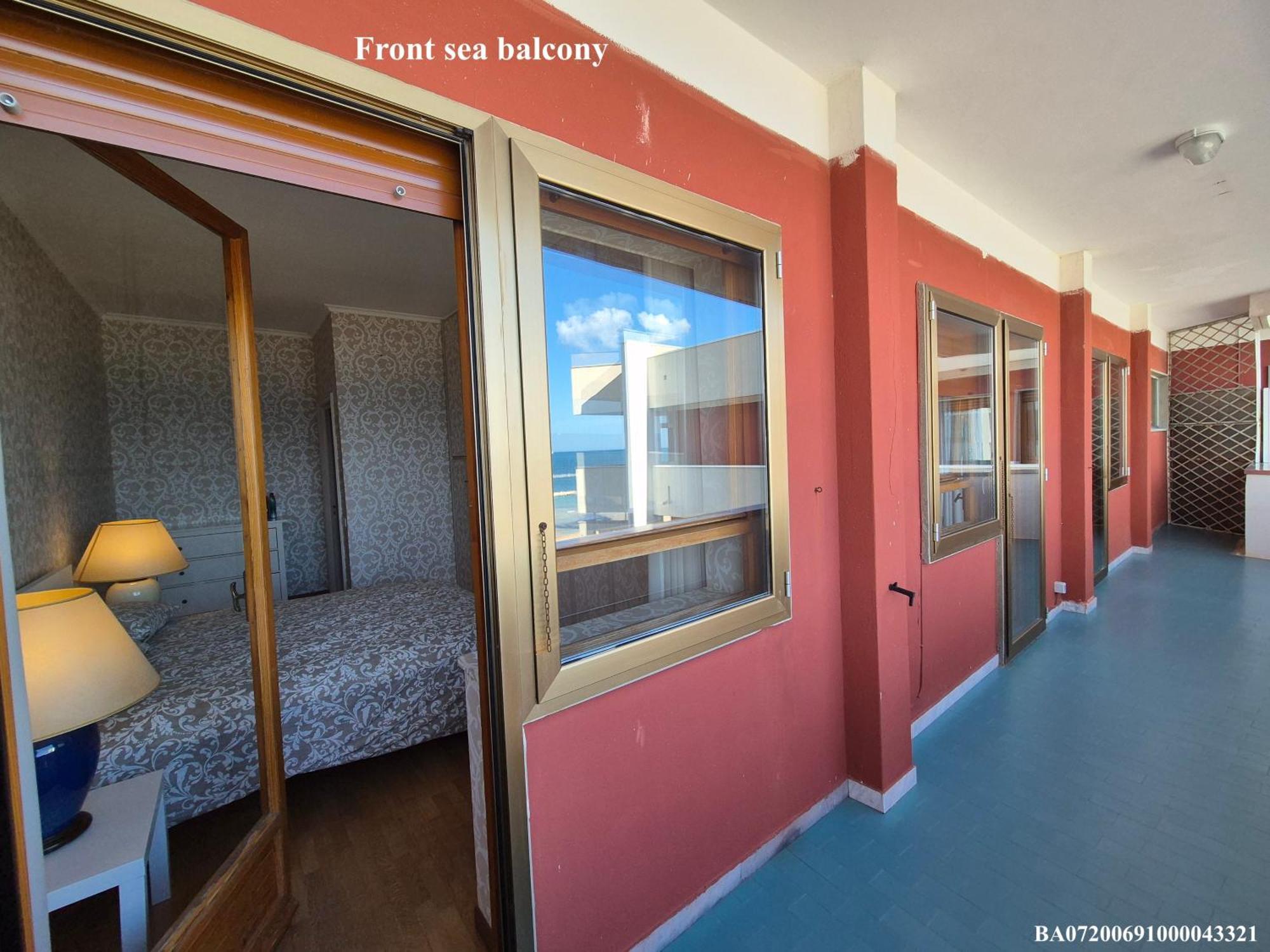 Front Beach Apartment - 3 Bedrooms Bari Buitenkant foto