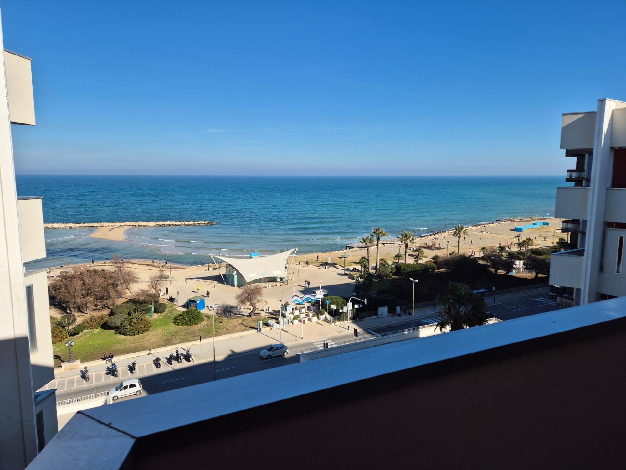 Front Beach Apartment - 3 Bedrooms Bari Buitenkant foto